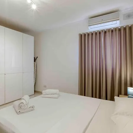 Апартаменты Spectacular Penthouse In The Heart Of St Julians *