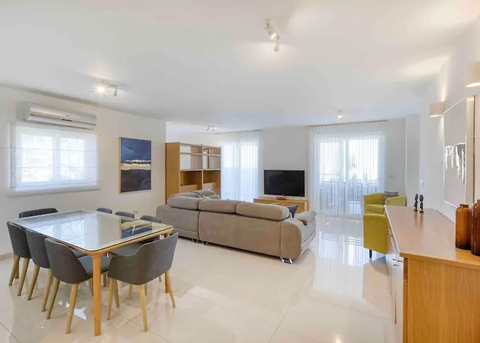 High-end Living Exclusive Penthouse St Julians *